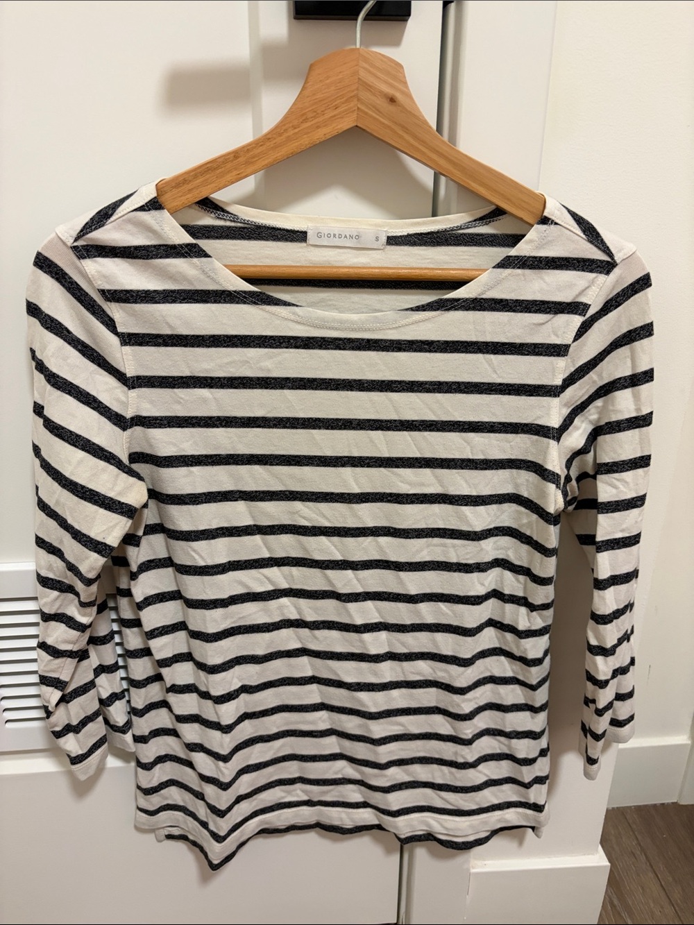 Giordano Black & White Striped Long Sleeve Tee